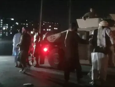 شاهد عناصر طالبان داخل مكتب الرئيس الأفغاني بكابل.. وقطر في أول تعليق تدعو لانتقالٍ سلمي للسلطة بأفغانسان - وكالة ستيب نيوز