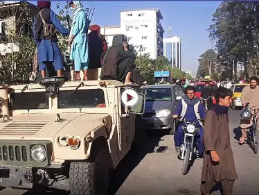 بالفيديو|| طالبان تمنع لعب "ببجي" في مناطقها ومشاهد مروعة لعنصر يعتدي على مراهقين يلعبون "ببجي" بهواتفهم - وكالة ستيب نيوز