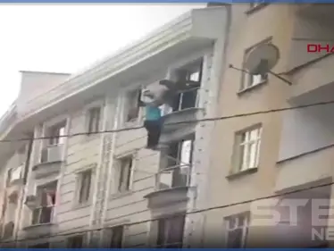 بالفيديو|| أقنعه وهو عالق.. شاب سوري ينقذ شاباً تركياً حاول إنهاء حياته - وكالة ستيب نيوز