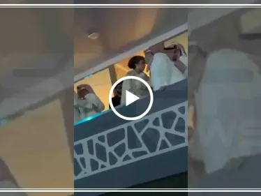 شاهد بالفيديو|| أمير سعودي يُقبّل الفنانة السورية أصالة نصري مشعلاً غضب الشارع!! - وكالة ستيب نيوز