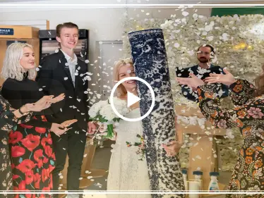 شاهد بالفيديو|| حفل زفاف فريد من نوعه لحسناء بريطانية مع "سجّادتها"! - وكالة ستيب نيوز