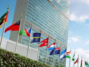 رجل مسلح يطلق النار على مبنى الأمم المتحدة والشرطة تفرض طوقاً أمنياً وتغلق الشوارع - وكالة ستيب نيوز