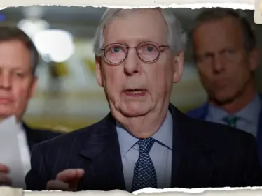 بالفيديو|| تجمّد في مكانه.. زعيم الجمهوريين يتوقف فجأةً عن الكلام خلال مؤتمر صحفي - وكالة ستيب نيوز