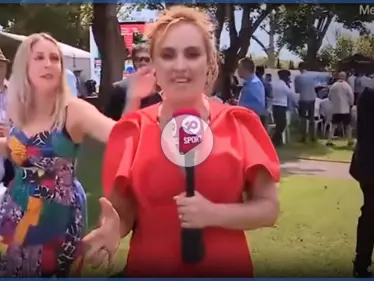 بالفيديو|| تحرّش سافر بـ مراسلة تلفزيونية في بثٍّ مباشر على الهواء.. ورجل يقوم بفعلٍ خادشٍ للحياء    - وكالة ستيب نيوز