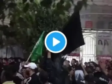 بالفيديو|| بث مباشر من صلاة الجمعة بالمسجد الأقصى في القدس.. وشبّان فلسطينيون يوزعون الحلوى - وكالة ستيب نيوز