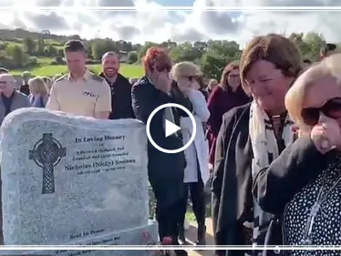 بالفيديو|| مشيعون ينفجرون ضحكاً في جنازة بعد «رسالة» من المتوفى - وكالة ستيب نيوز