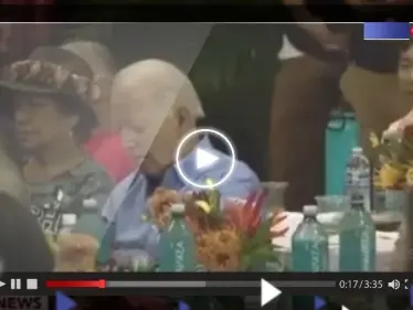 بالفيديو|| بايدن يغفو بين الحاضرين أثناء لقائه ضحايا حرائق هاواي - وكالة ستيب نيوز