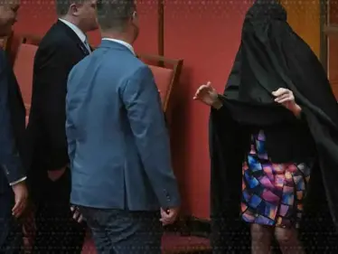 سيناتورة أسترالية ترتدي البرقع داخل البرلمان تشعل موجة غضب - وكالة ستيب نيوز