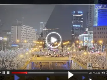 بالفيديو|| عشرات آلاف الإسرائيليين يتظاهرون ضد خطة نتنياهو.. ولابيد يقول كلمته - وكالة ستيب نيوز