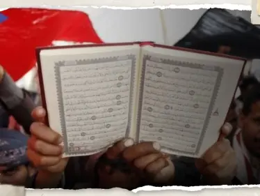 بعد اللاجئ العراقي.. مصري "يهين" نسخة من القرآن بطريقة صادمة (فيديو) - وكالة ستيب نيوز