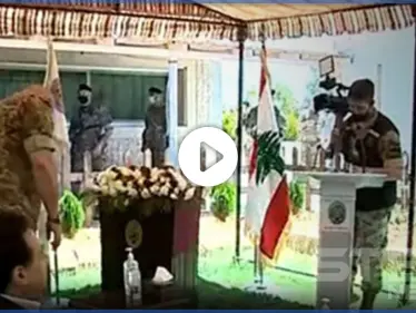 أثناء مهمة رسمية رئيس وزراء لبنان يسرح شعره على الحدود السورية.. ويشعل مواقع التواصل - وكالة ستيب نيوز