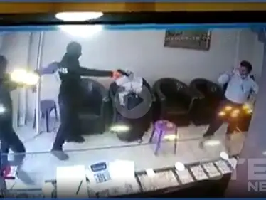 بالفيديو|| عصابة تقتحم محل ذهب وتسرق 8 كيلو ومبلغ مالي ضخم بطريقة "هوليوودية" بوضح النهار - وكالة ستيب نيوز