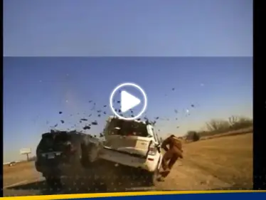 شاهد|| لحظة طيران شرطي أمريكي في الهواء بعد حادث سير عنيف في أوكلاهوما - وكالة ستيب نيوز