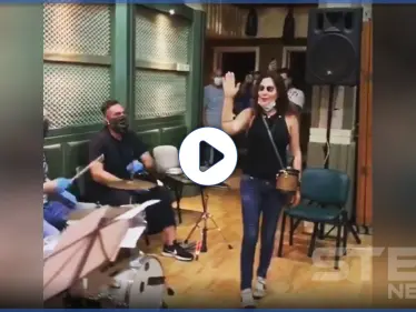 بالفيديو|| وصلة رقص لـ إليسا بالكمامة معلنةً العودة للغناء.. وتويتر يشتعل رفضاً لها - وكالة ستيب نيوز