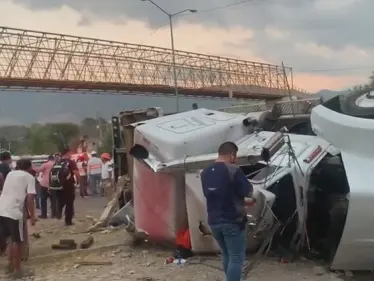 مصرع 53 مهاجراً بانقلاب شاحنة كانت تقلهم جنوب المكسيك - وكالة ستيب نيوز