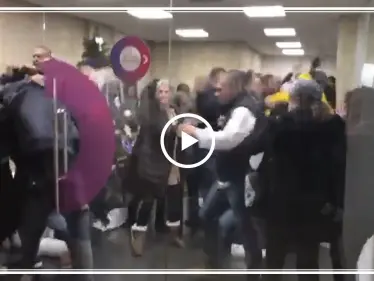 بالفيديو|| عراك بالأيدي بين موظفي الحكومة والمتظاهرين اللبنانين - وكالة ستيب نيوز