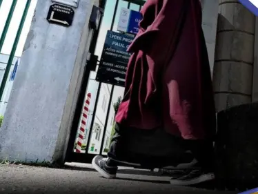 شاهد|| المدارس الفرنسية تمنع عشرات الفتيات من الدخول بسبب ارتداء العباءة - وكالة ستيب نيوز