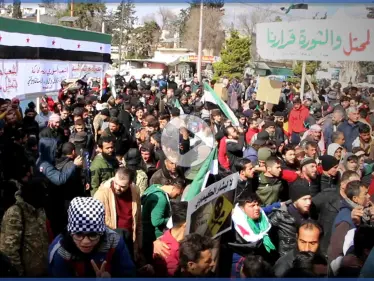 مظاهرات في مدينة إدلب مناضهة للنظام السوري وللتأكيد على استمرارية الحراك الثوري - وكالة ستيب نيوز