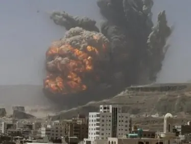 التحالف يقصف معسكر دار الرئاسة بصنعاء بعد عملية استخباراتية.. وتقدم للجيش اليمني بالحديدة وتعز - وكالة ستيب نيوز