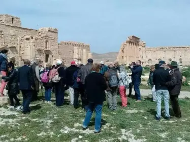 وفد سياحي أجنبي يصل مدينة تدمر بعد سنوات من الانقطاع - وكالة ستيب نيوز