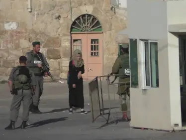 بالفيديو|| عملية طعن قرب الحرم الإبراهيمي في الخليل - وكالة ستيب نيوز