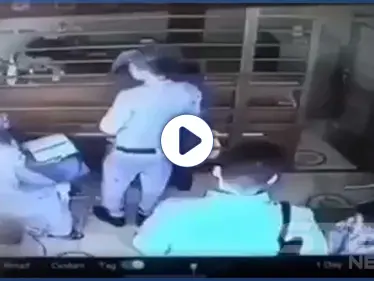 بالفيديو|| ضابط عراقي يتحرش بفتاة في محل صرافة ويهدد صاحبه باغتصاب بناته.. وكاميرا توثق - وكالة ستيب نيوز