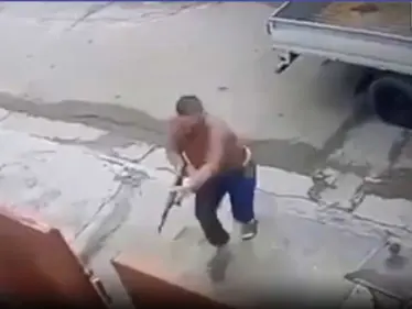 بالفيديو|| لحظة اغتيال مرشح نيابي بالعراق داخل منزله.. والأمن يقبض على الفاعلين - وكالة ستيب نيوز