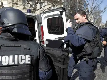 عملية طعن في فرنسا والشرطة تتعامل مع المنفذ صاحب الجنسية العربية - وكالة ستيب نيوز