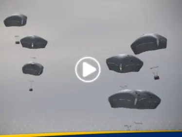 شاهد || سقط منها في البحر.. أكبر عملية إنزال مساعدات أردنية في غزة - وكالة ستيب نيوز