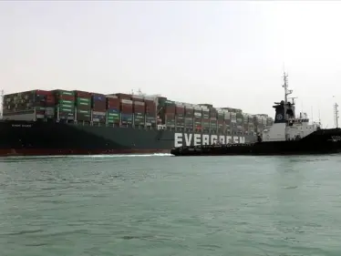 السفينة الجانحة بقناة السويس تتحرك باتجاه البحيرات المرة - وكالة ستيب نيوز