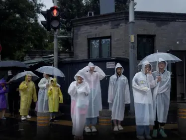 بالفيديو|| فيضانات كارثية في الصين تتسبب في قتلى وإجلاء عشرات الآلاف من بيوتهم - وكالة ستيب نيوز