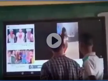 بالفيديو || مدرّس وطلابه يشاهدون راقصة داخل الصف والحكومة المصرية تتحرك - وكالة ستيب نيوز