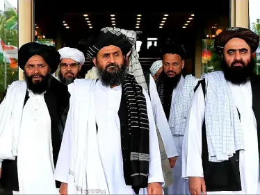 طالبان تعلن تشكيل حكومة جديدة بعدد وزارات محدود.. تعرّف على رئيسها ووزرائها - وكالة ستيب نيوز