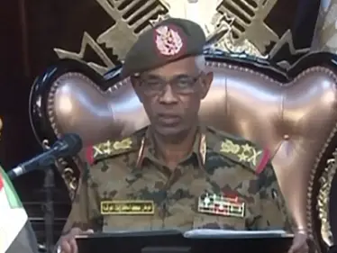 الجيش السوداني يعلن عن إسقاط البشير واستلام السلطة والمعارضة تعتبر الأمر انقلاباً عسكرياً - وكالة ستيب نيوز