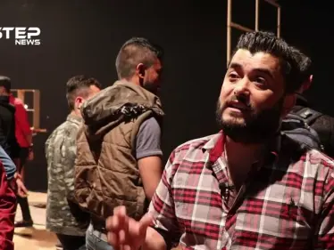 مسرحية طب القاطع على خشبة مسرح المركز الثقافي في مدينة إدلب - وكالة ستيب نيوز