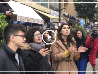 فيديو || نشطاء لبنانيون يطالبون بالإفراج عن معتقلين سوريين أمام "ثكنة الحلو" في بيروت - وكالة ستيب نيوز