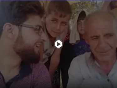 بالفيديو|| يمتلك عشرات الأبناء و4 زوجات وجميعهم يعيشون سوياً.. لاجئ في مخيمات إدلب يروي قصته - وكالة ستيب نيوز