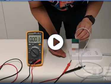 بالفيديو || الكشف عن ثغرة تُمكّن المخترقين من إتلاف الهواتف المتصلة بالشحن وإحراقها - وكالة ستيب نيوز