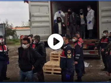 بالفيديو|| تركيا تضبط 100 شخص داخل حاويات معدة للتصدير لأوروبا عبر ميناء أزمير - وكالة ستيب نيوز