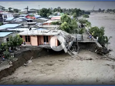 فيضانات هائلة وانهيارات الأرضية في إندونيسيا تخلف أكثر من 75 قتيلاً وعشرات المفقودين (فيديو وصور) - وكالة ستيب نيوز