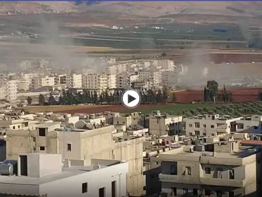 بالفيديو || قتلى برشقاتٍ صاروخية أطلقتها قوات 
