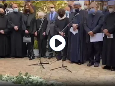 بالفيديو|| الشيخ الذي قرأ القرآن في تشييع لقمان سليم يعتذر عن فعلته ويثير ضجة بلبنان - وكالة ستيب نيوز