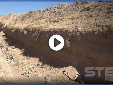 بالفيديو|| خنادق وتحصينات استعداداً لمواجهة عسكرية.. "قسد" تتجهز بمنطقة عين عيسى - وكالة ستيب نيوز