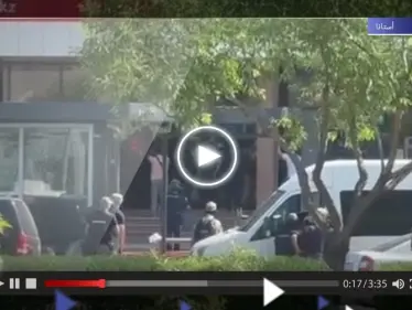 شاهد كيف اقتحمت القوات الكازاخستانية بنكاً في أستانا.. واعتقلت مسلحاً احتجز رهائن فيه - وكالة ستيب نيوز