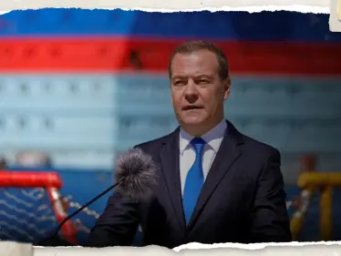 ميدفيديف يعلّق على إرسال أمريكا ذخائر عنقودية لأوكرانيا ويصف بايدن بـ 