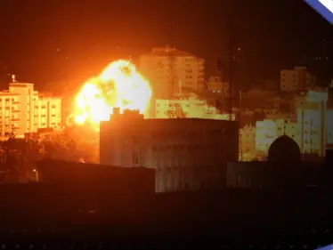 شاهد|| هجمات غير مسبوقة على قطاع غزة وقطع كامل للاتصالات والإنترنت - وكالة ستيب نيوز