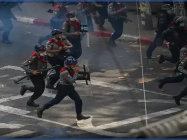 بالفيديو || عقب يوم دمويّ.. احتجاجات متواصلة في ميانمار وأساليب عنيفة يتّبعها الجيش - وكالة ستيب نيوز