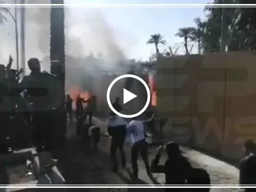 بالفيديو || أنصار "الحشد الشعبي" يقتحمون السفارة الأمريكية في بغداد - وكالة ستيب نيوز
