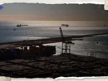 بسبب حرب غزة.. عمال ميناء برشلونة الإسباني يرفضون شحن وتفريغ سفن الأسلحة لإسرائيل - وكالة ستيب نيوز