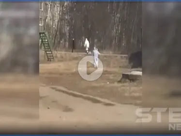 بالفيديو|| مطاردة مضحكة.. رجال الصحة يحاولون الإمساك بشابٍ انتهك قواعد الحجر - وكالة ستيب نيوز